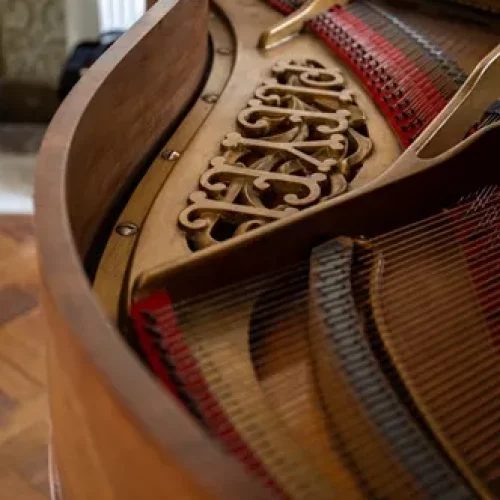 Piano au Chateau de Scalibert